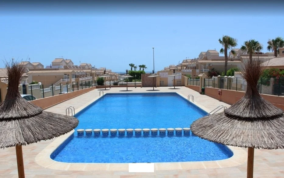 Alquiler apartamento 2d con piscina Torrevieja - Ref. REF-B7E324 - alquilerenalicante.com